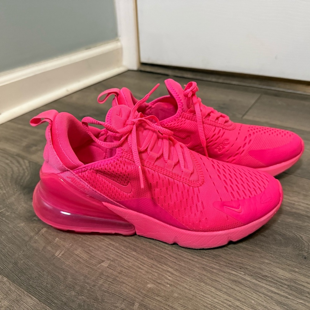 Women’s Nike 270 Hot Pink Running Shoes size 8